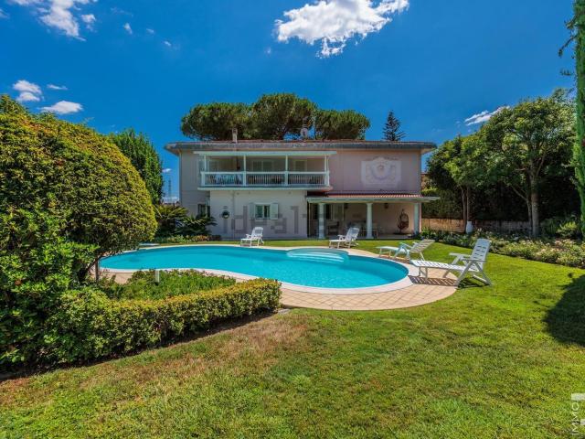 Case e ville in vendita di 400 m² in Via Musciano