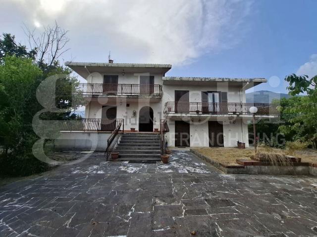 Case e ville in vendita di 400 m² in Via Salceto, 12