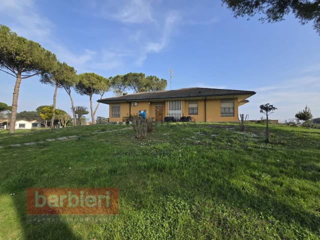 Case e ville in vendita di 400 m² in Via Salara, 52