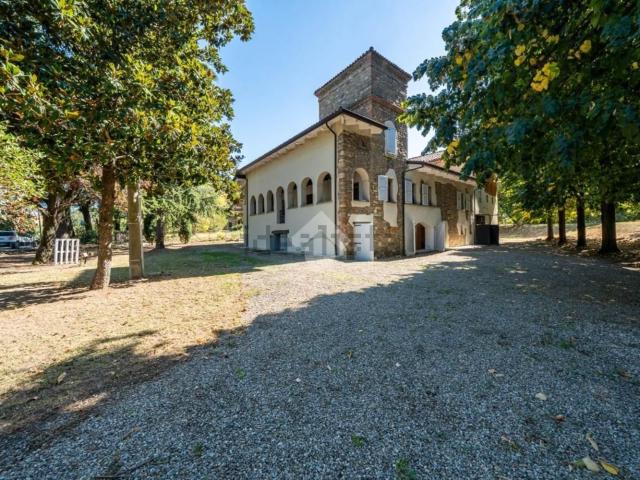 Case e ville in vendita di 400 m² in Via San Michele, 711