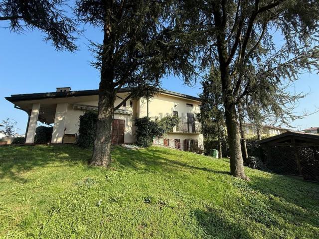 Case e ville in vendita di 400 m² in Via San G. Bosco