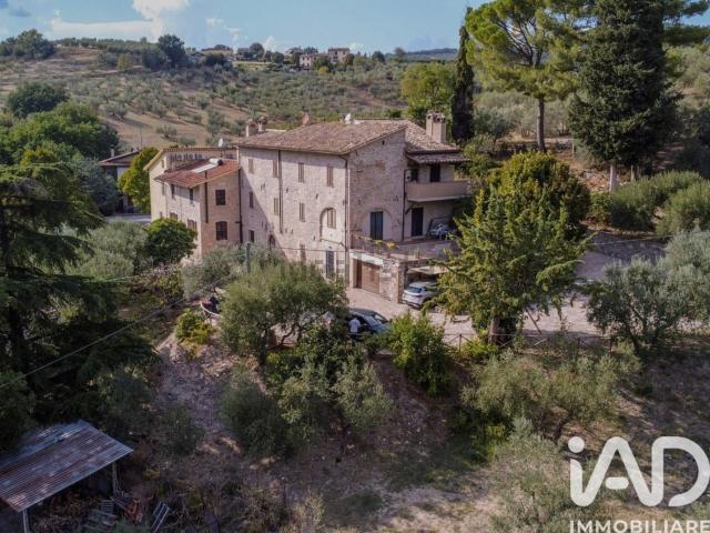 Case e ville in vendita di 400 m² in Via San Vittorino, 9