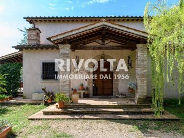 Case e ville in vendita di 400 m² in Via Sant&apos Antonio