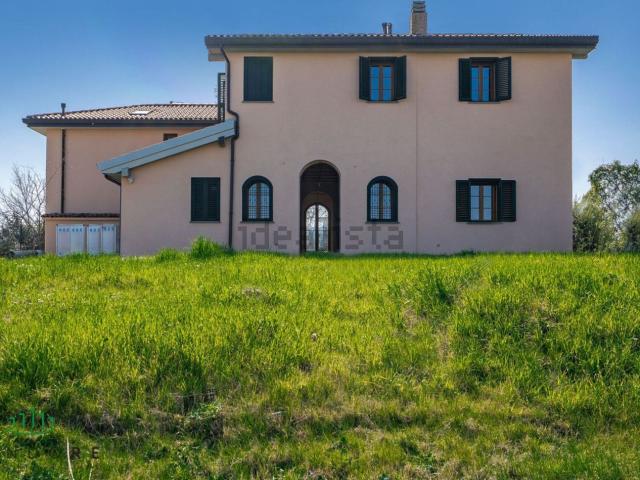 Case e ville in vendita di 400 m² in Via Scorticheto