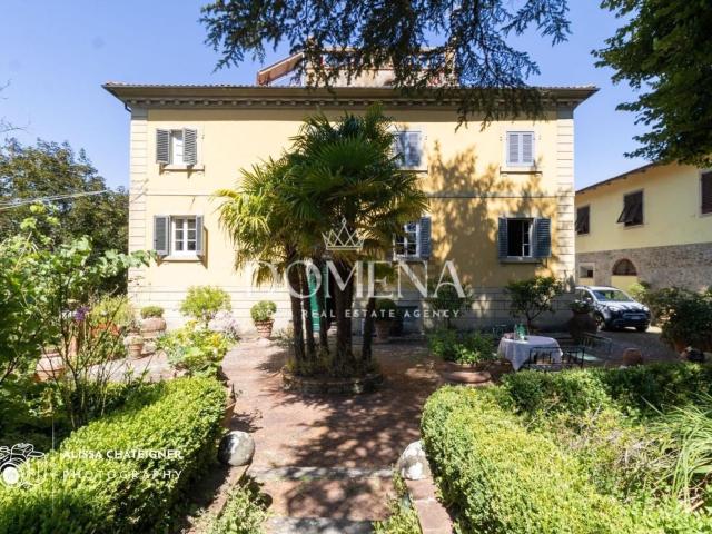 Case e ville in vendita di 400 m² in Via Senese