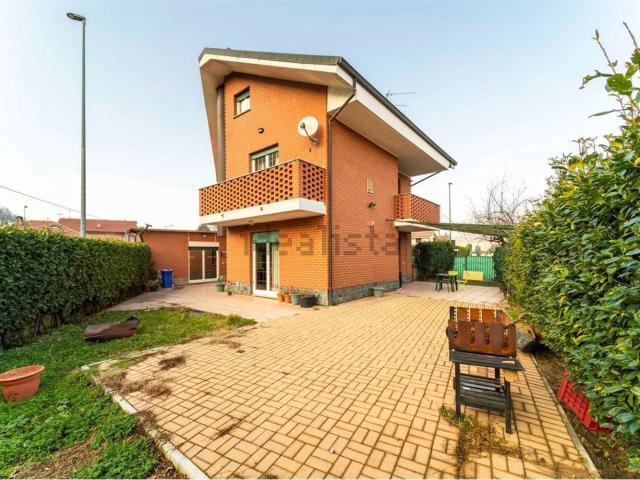 Case e ville in vendita di 400 m² in Via Serena