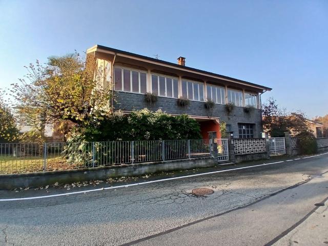 Case e ville in vendita di 400 m² in Via P. Borlo, 14