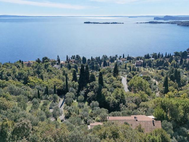 Case e ville in vendita di 400 m² in Via Panoramica, 5