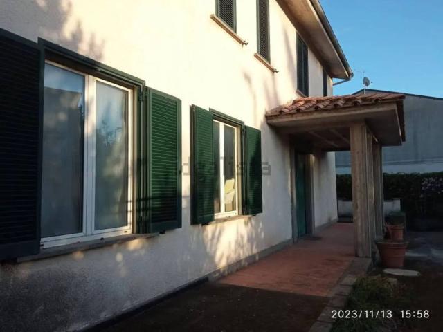 Case e ville in vendita di 400 m² in Via Pastrengo