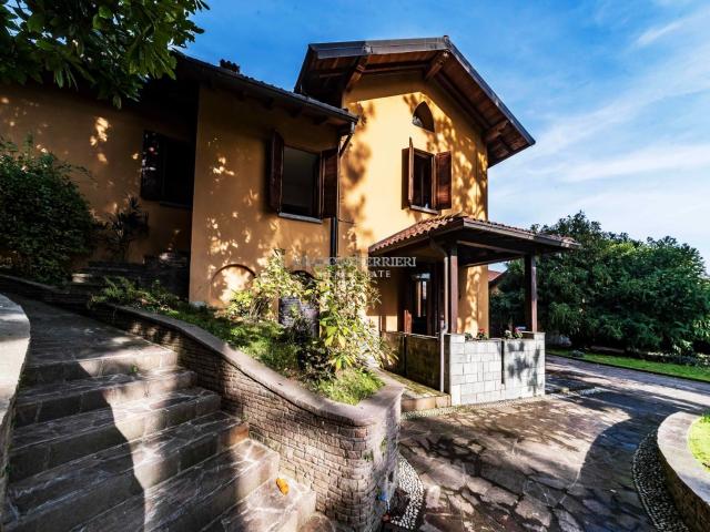 Case e ville in vendita di 400 m² in Via per Anzàno