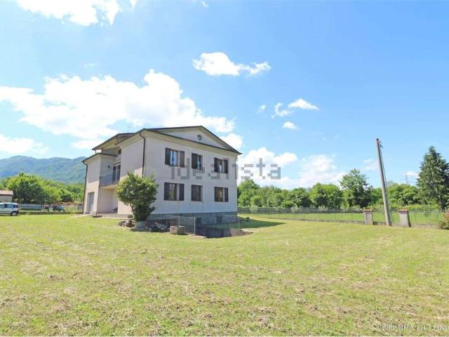 Case e ville in vendita di 400 m² in Via Pianturcano