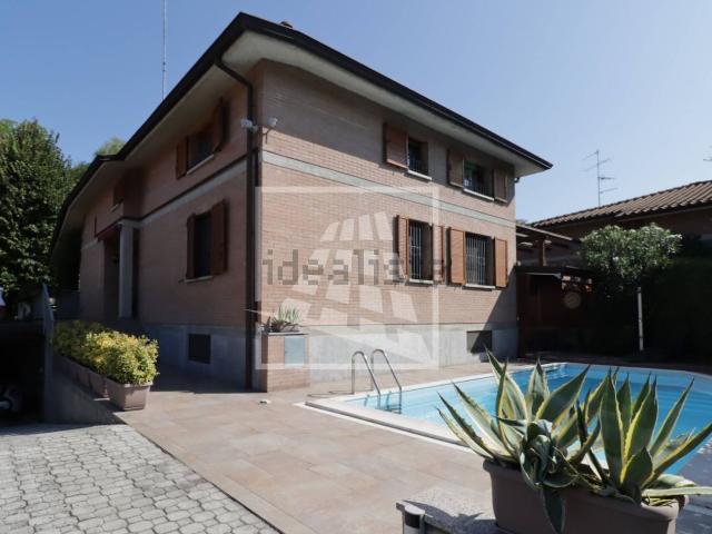 Case e ville in vendita di 400 m² in Via Roberto Ardigò
