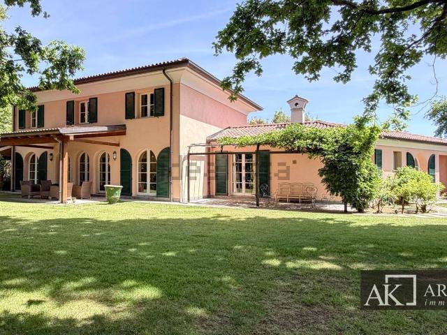 Case e ville in vendita di 400 m² in Via Roma