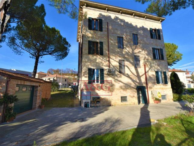 Case e ville in vendita di 400 m² in Via Tenna, 4