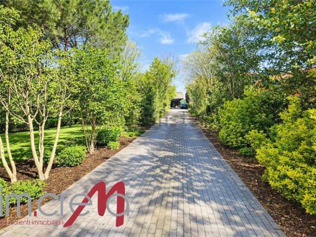 Case e ville in vendita di 400 m² in Via Umberto I°