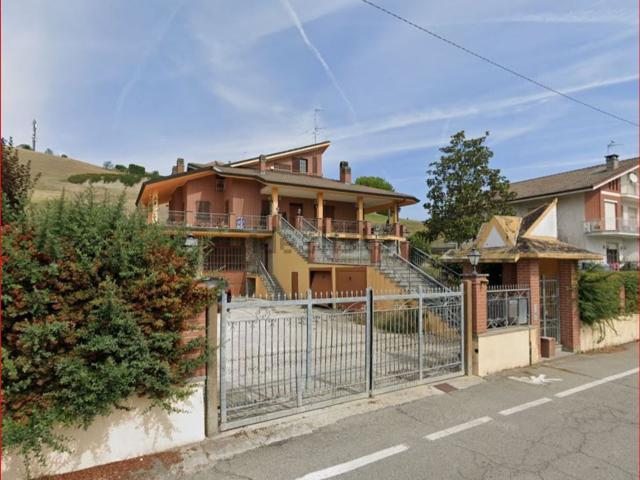 Case e ville in vendita di 400 m² in Via Val Guarena, 2