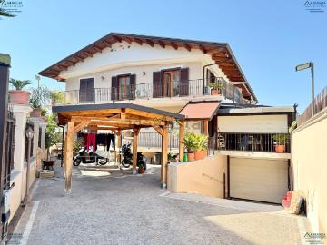 Case e ville in vendita di 400 m² in Via Vittorio Emanuele, 129