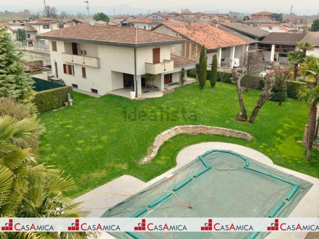Case e ville in vendita di 400 m² in Via Vittorio Veneto, 25