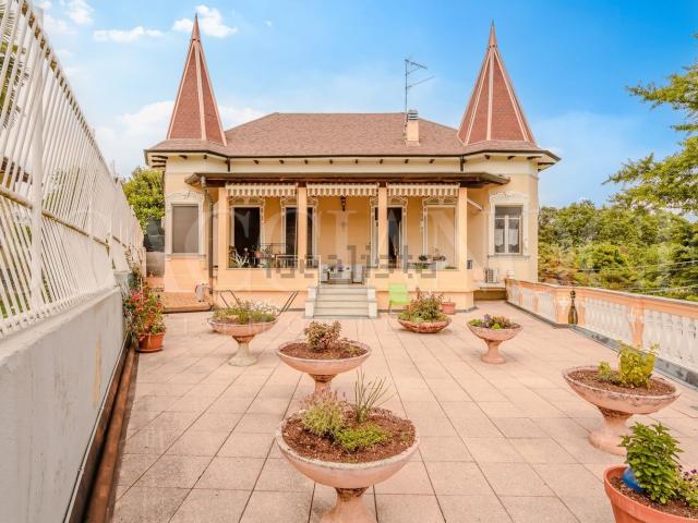 Case e ville in vendita di 400 m² in Via Vittorio Veneto, 9