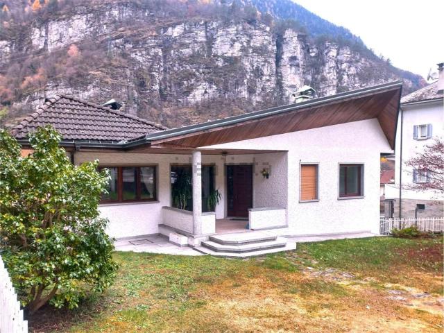 Case e ville in vendita di 400 m² in Viale Castelli, 89