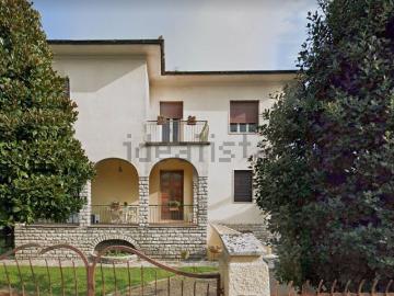 Case e ville in vendita di 400 m² in Viale Castruccio Castracani