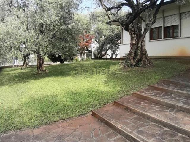 Case e ville in vendita di 400 m² in Viale G. Donizetti