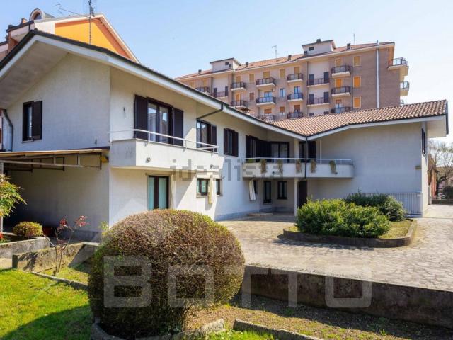 Case e ville in vendita di 400 m² in Vicolo Tevere, 11