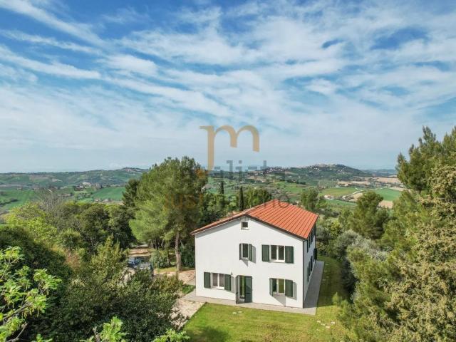 Case e ville in vendita di 400 m² in Circonvallazione le Grazie