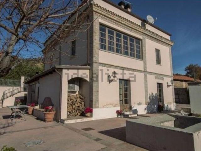 Case e ville in vendita di 400 m² in Contrada ARENILE