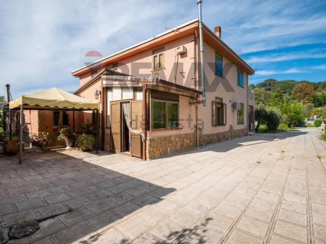 Case e ville in vendita di 400 m² in Contrada Costantino