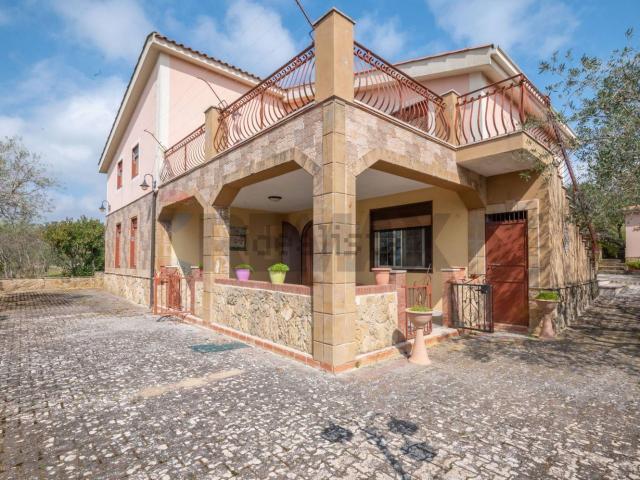 Case e ville in vendita di 400 m² in Contrada Costantino