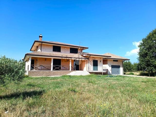 Case e ville in vendita di 400 m² in Contrada Salice
