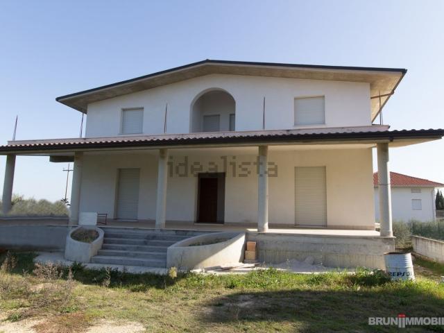 Case e ville in vendita di 400 m² in Corso Villa Grande, 15