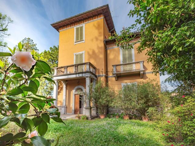 Case e ville in vendita di 400 m² in Corso G. Matteotti, 25