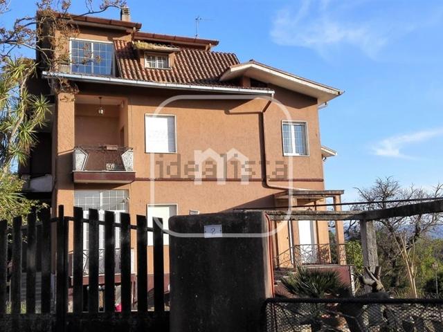 Case e ville in vendita di 400 m² in Largo Ugo Foscolo