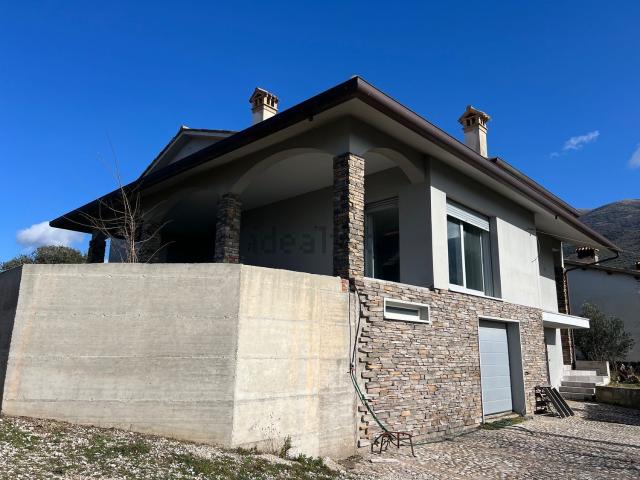 Case e ville in vendita di 400 m² in Località Castellina