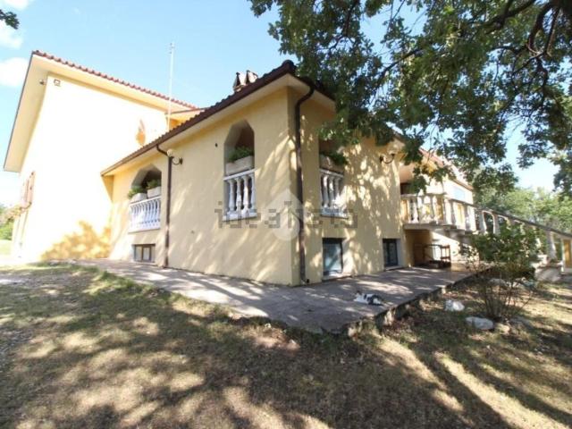 Case e ville in vendita di 400 m² in Località Colle