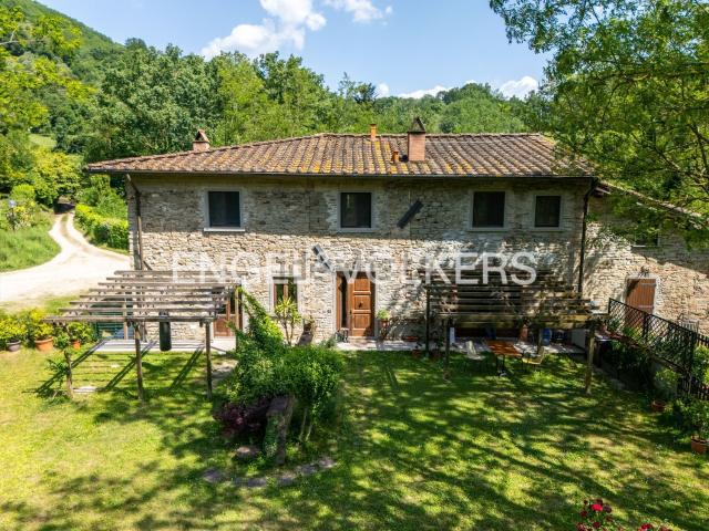Case e ville in vendita di 400 m² in Località Gattaia