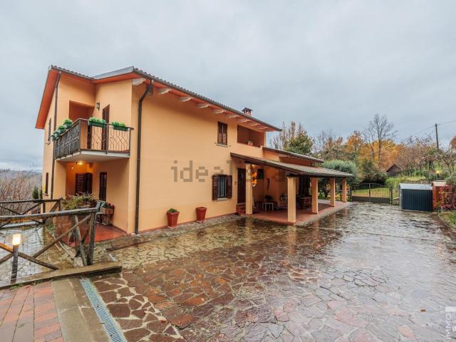 Case e ville in vendita di 400 m² in Località Le Lastre