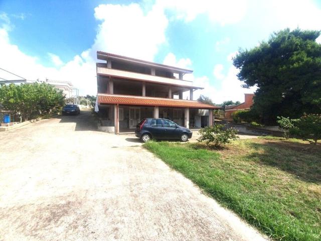Case e ville in vendita di 400 m² in Località Petto Bianco
