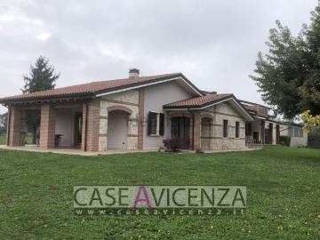 Case e ville in vendita di 400 m² in Piazza Europa Unita