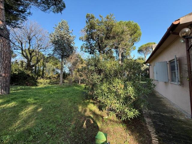 Case e ville in vendita di 400 m² in Strada del Castellaro