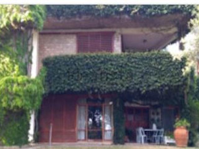Case e ville in vendita di 400 m² in Strada del Gioglio, 63