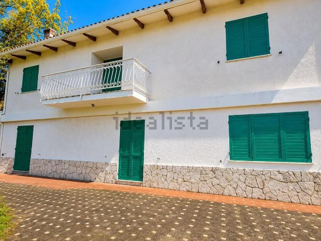 Case e ville in vendita di 400 m² in Strada della Rupola