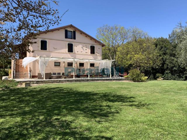 Case e ville in vendita di 400 m² in Strada Pescolla