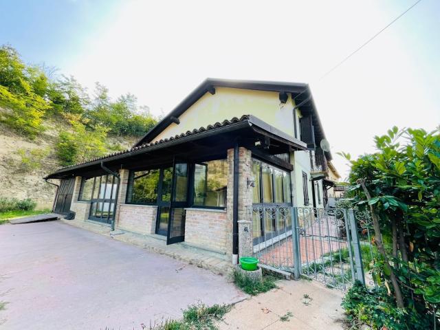 Case e ville in vendita di 400 m² in Strada Praiotti