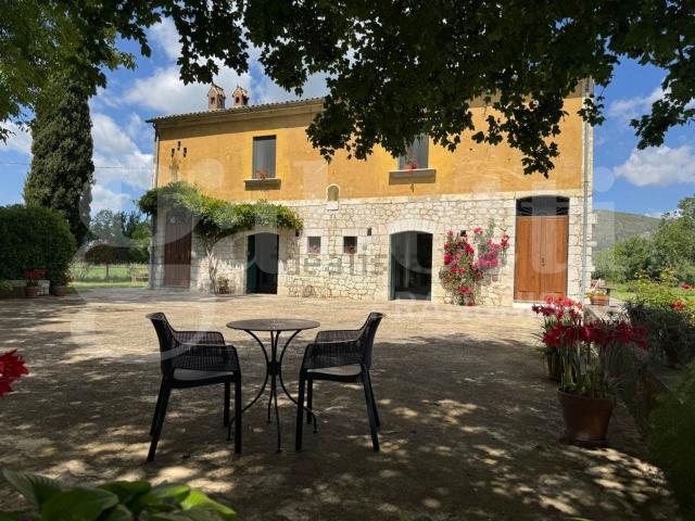 Case e ville in vendita di 400 m² in Strada Provinciale 130