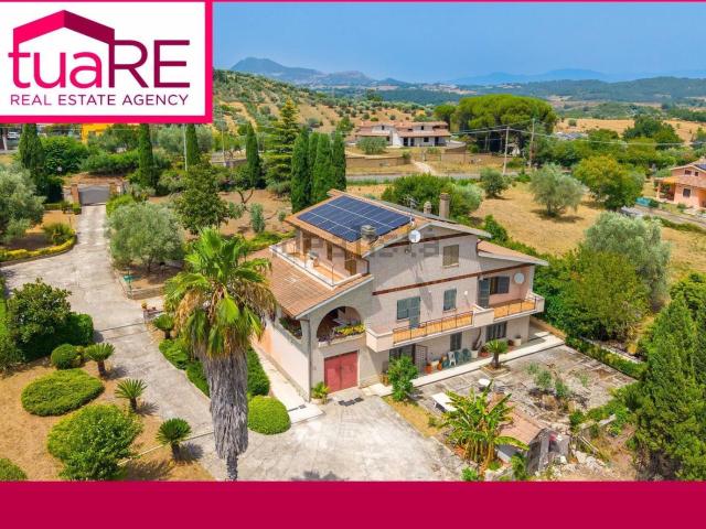 Case e ville in vendita di 400 m² in Strada Provinciale 17a