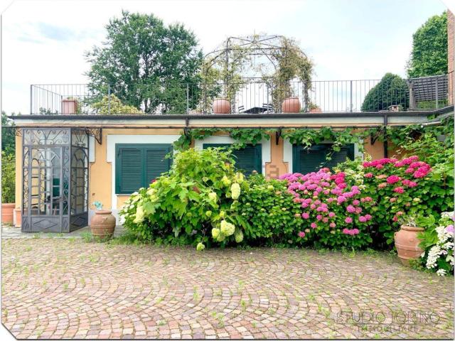 Case e ville in vendita di 400 m² in Strada Rosina, 40