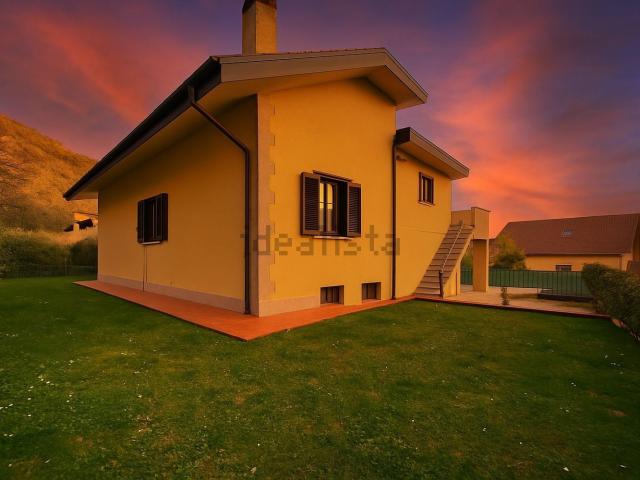 Case e ville in vendita di 401 m² in Via Monterocco